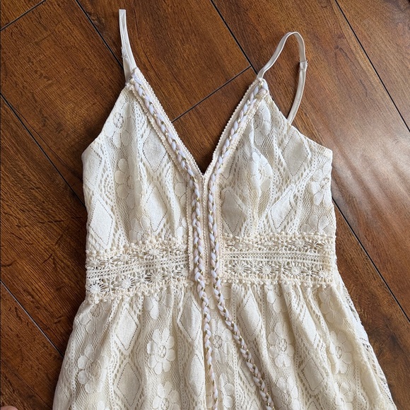 Dresses & Skirts - Cream Lace Sleeveless Dress